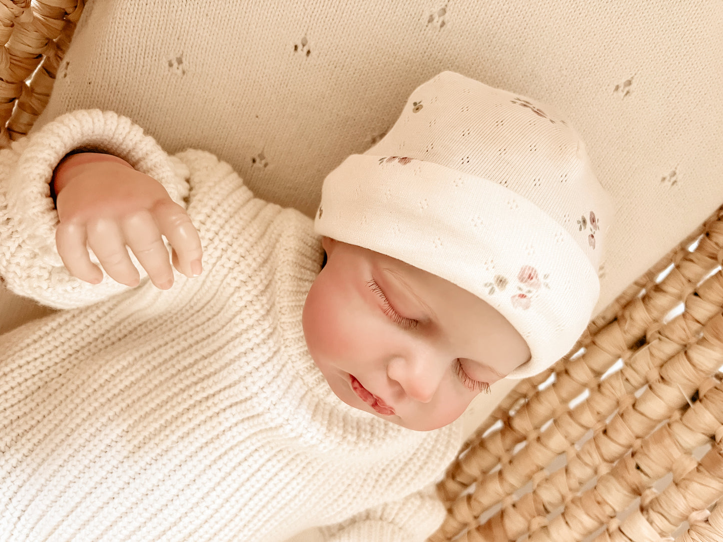 Bonnet naissance en mailles pointelles