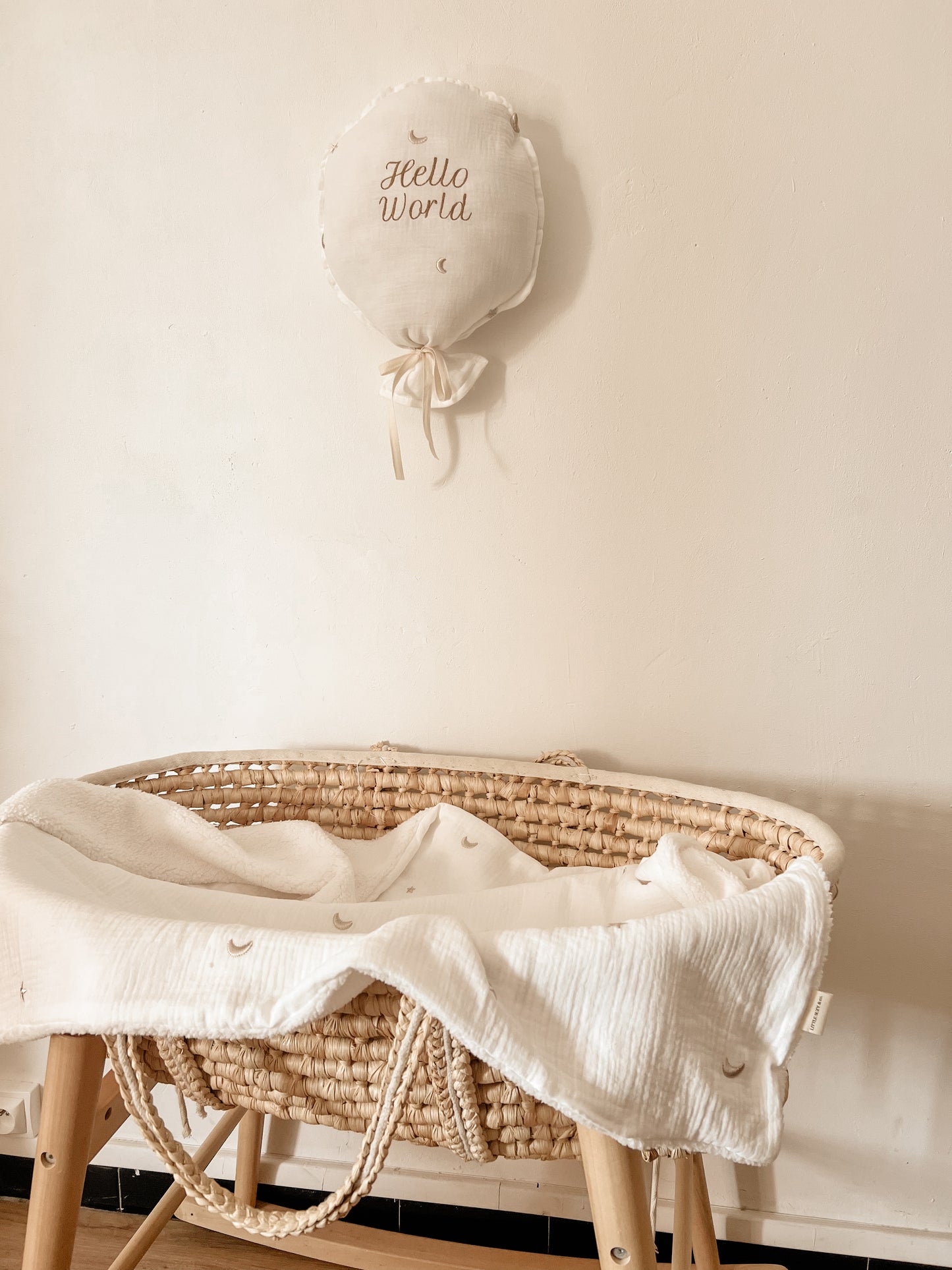 Ballon mural brodé - lune & étoiles