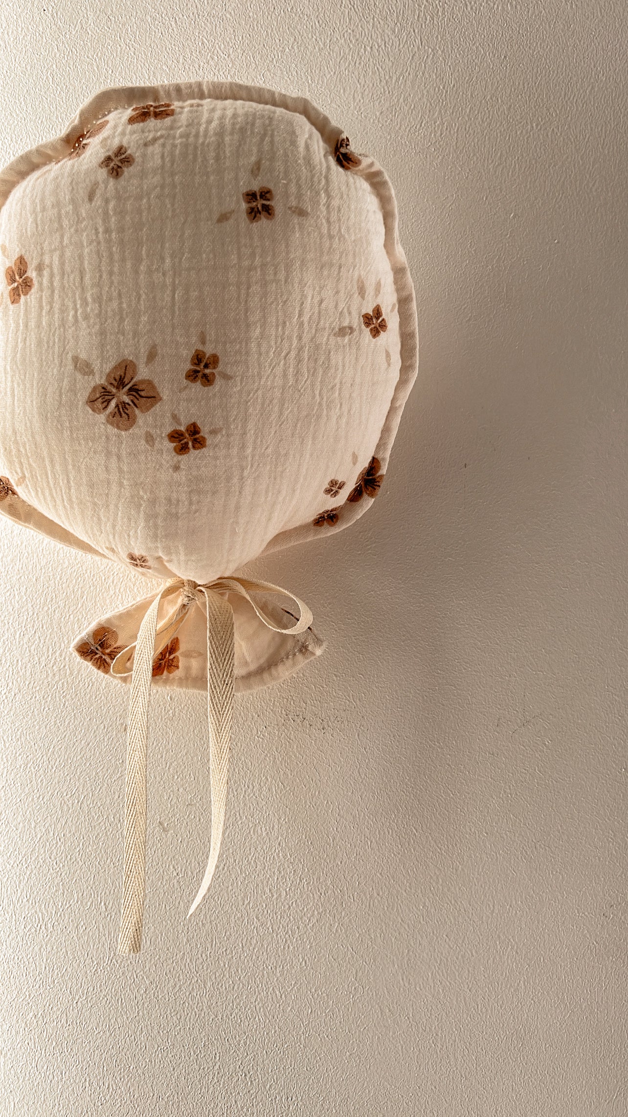 Ballon mural brodé - Beige