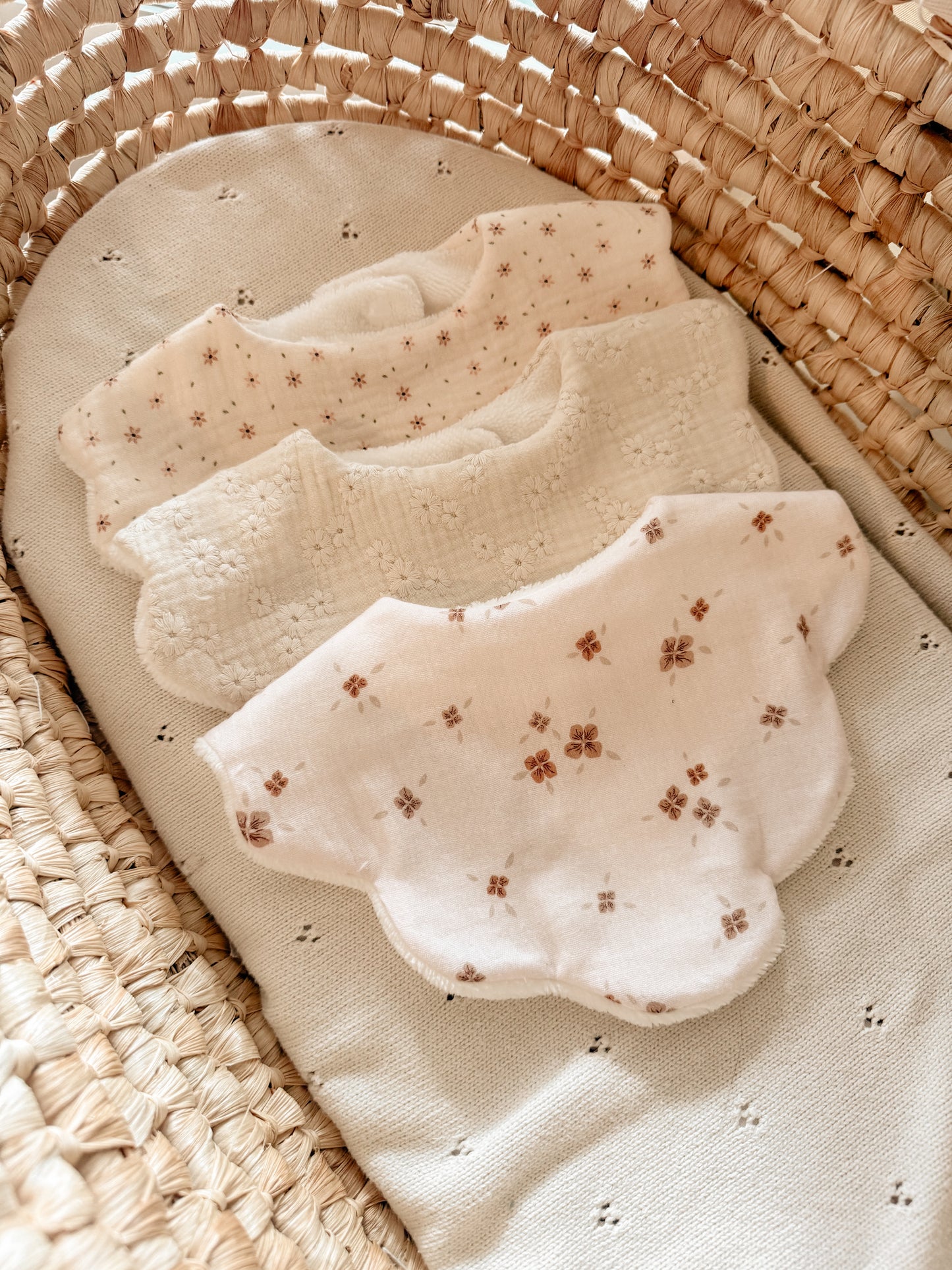 Bavoir pétales - À COMPOSER 🌼