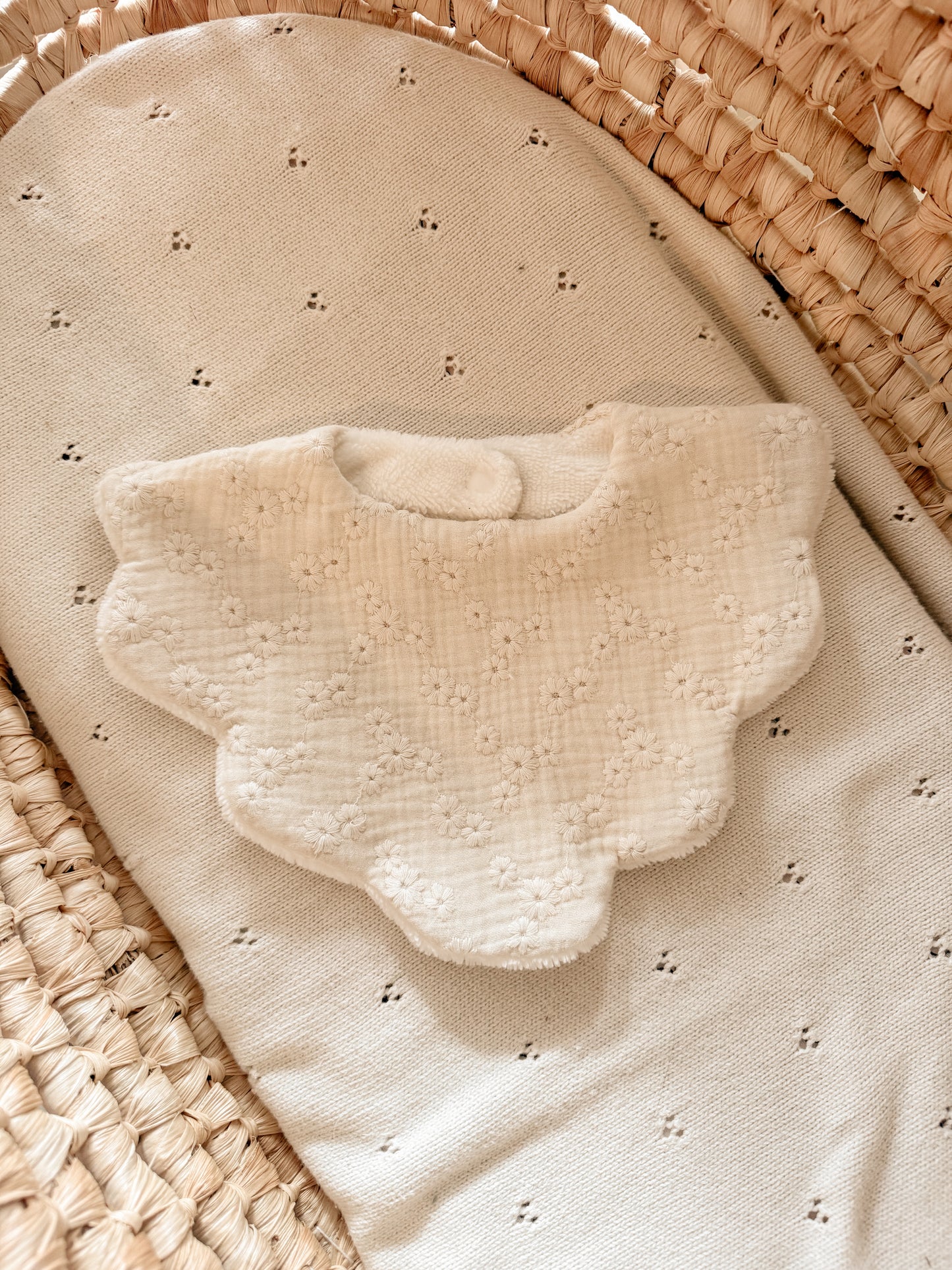 Bavoir pétales - À COMPOSER 🌼